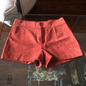 **FOREVER 21 FAUX SUEDE CITY SHORTS MEDIUM**